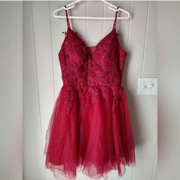 Gown Gallery Red Lace Tulle Dress size 6. *See measurements in photos - Picture 2 of 10